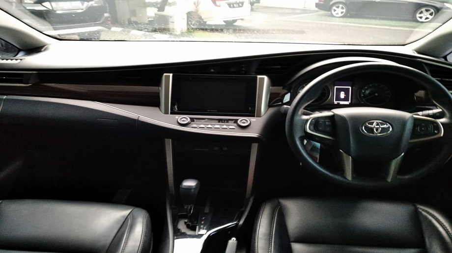TOYOTA INNOVA 2.4 V AT 2017